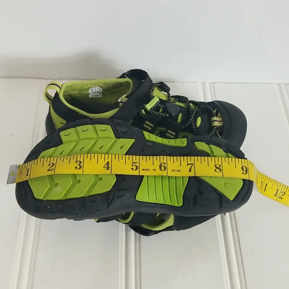 KEEN Newport H2 Sandals Boys 2 Waterproof Sport Hiking Closed Toe Black Lime
